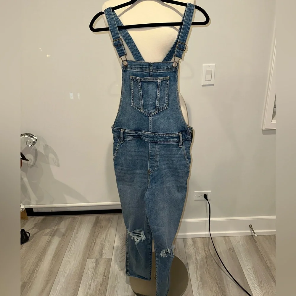 Old Navy Jean Jumpsuit with ripped knees - Picture 3 of 4